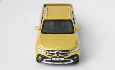 Машина Kinsmart Mercedes-Benz X-Class, инерционная золотистая